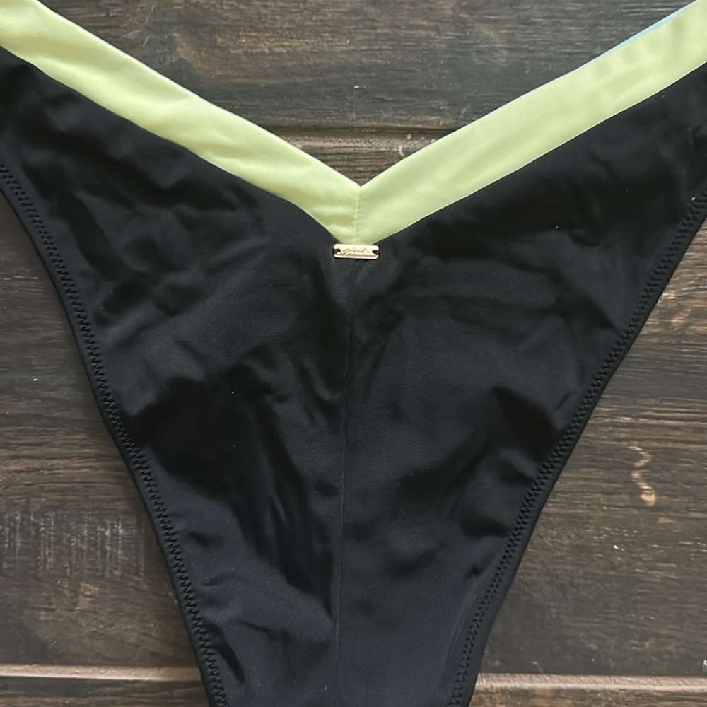 bottom only 💖 Victoria’s Secret PINK Bikini - Picture 5 of 7
